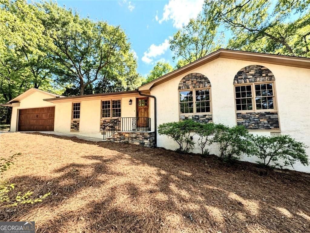 Photo of 2304 Rolling Acres Court, conyers, GA 30094 (MLS # 10739947)