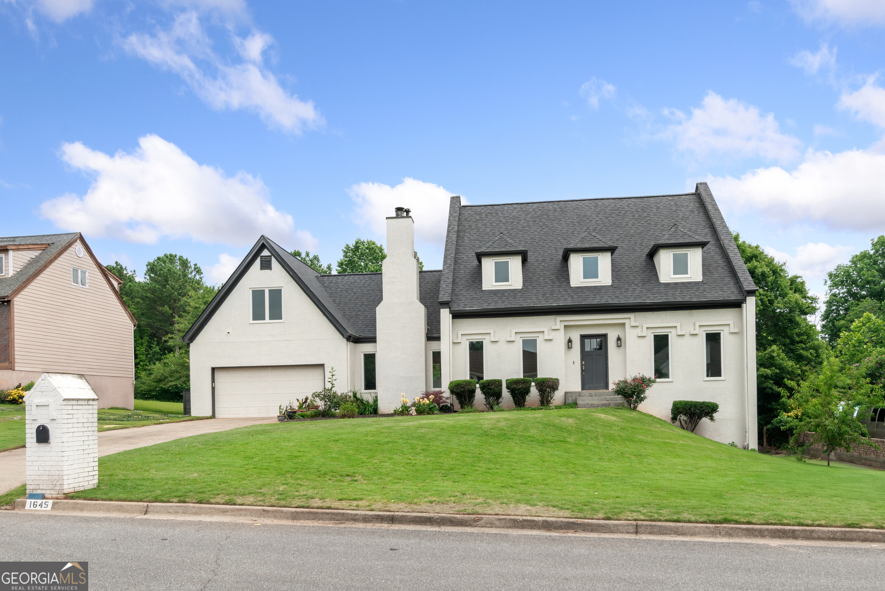 1645 Oakfield LN