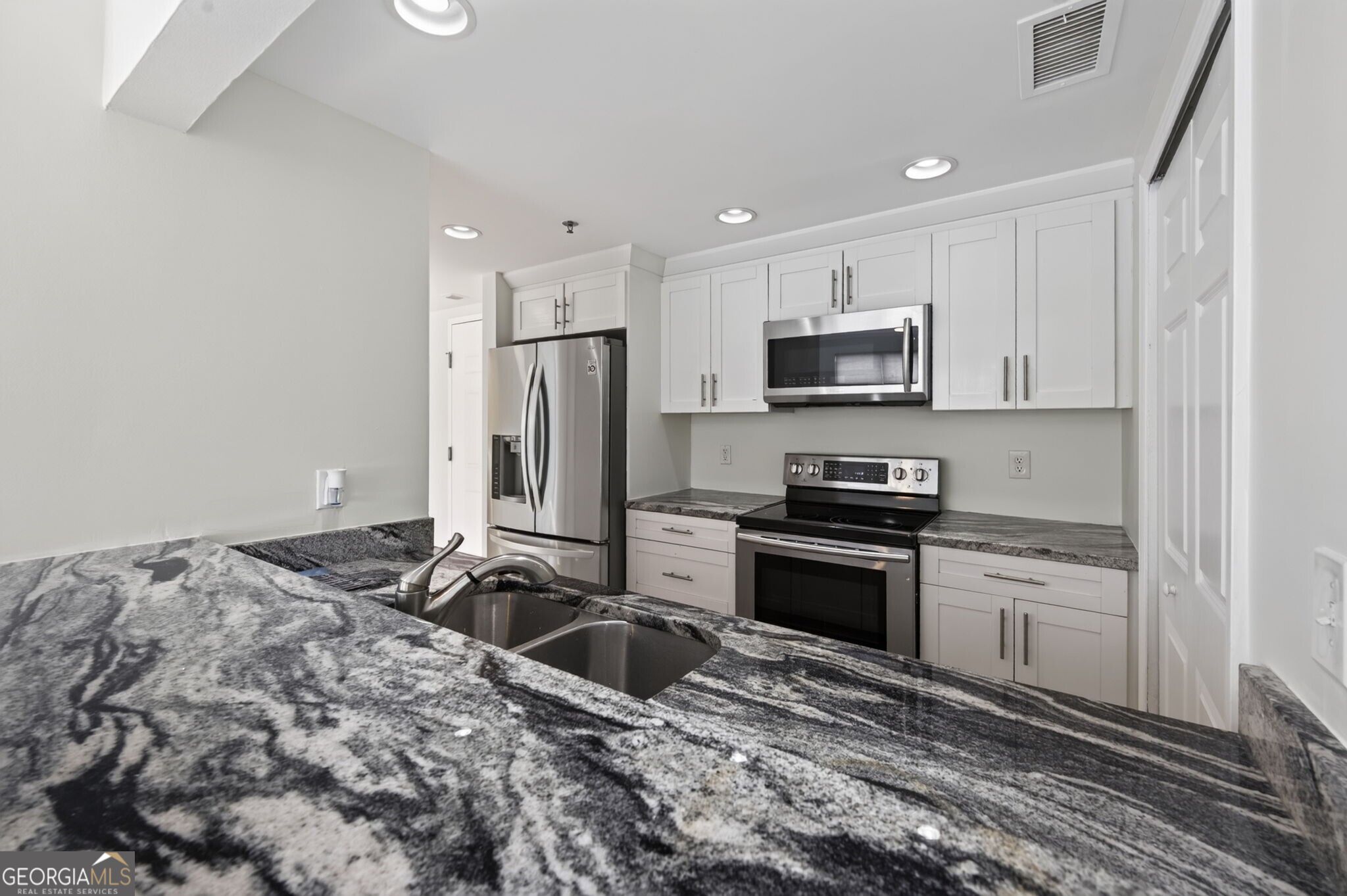 3481 Lakeside DR NE 1201