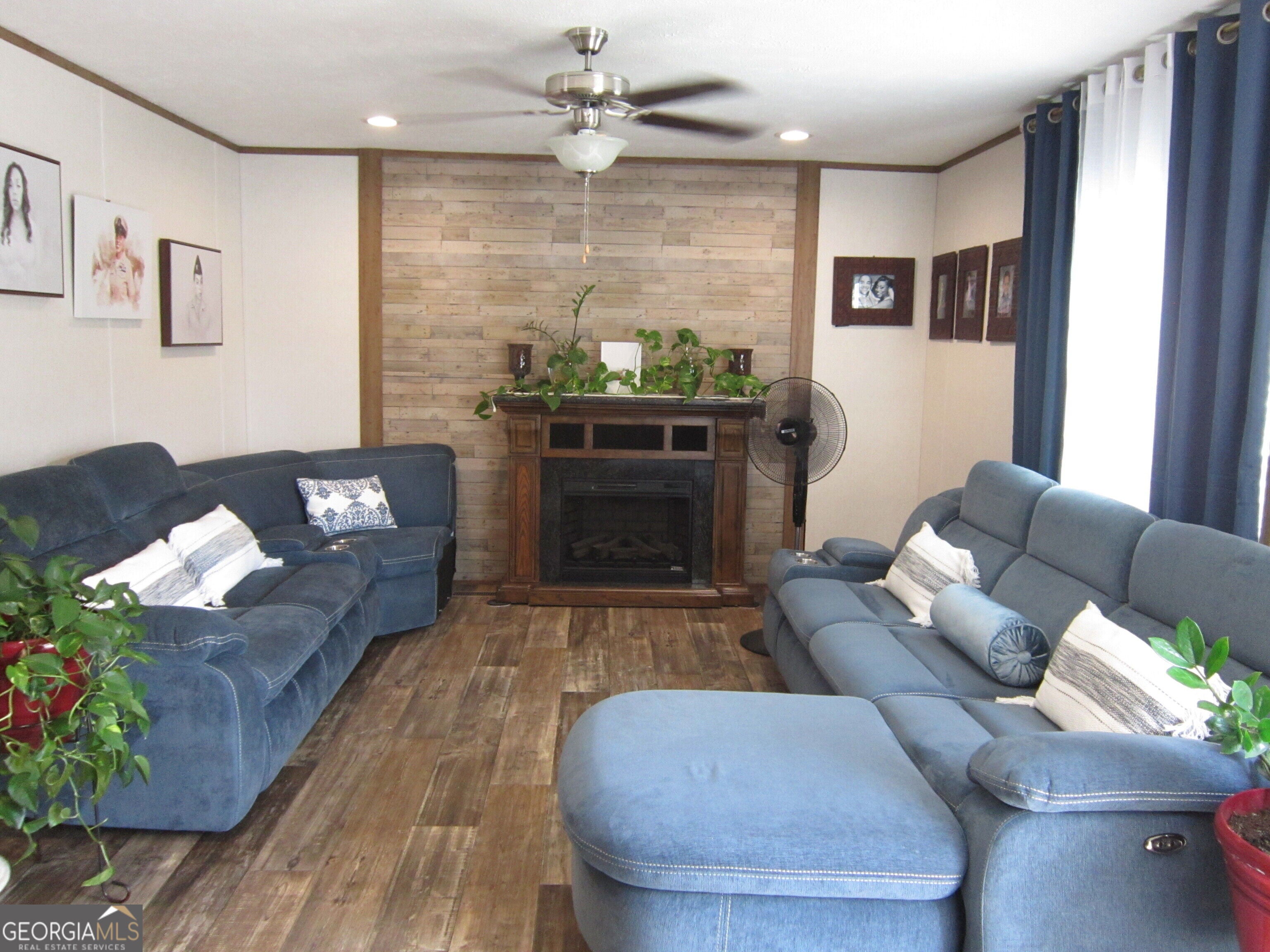 374 Robin LN # 374R