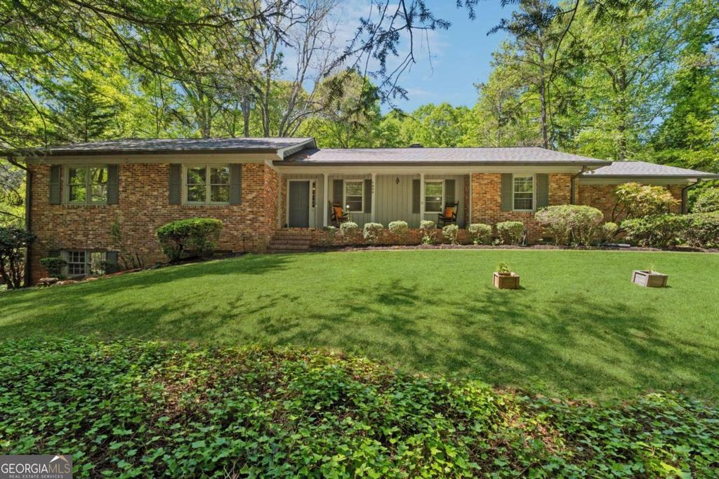 Photo of 1387 Springdale Road, Gainesville, GA 30501 (MLS # 10717375)