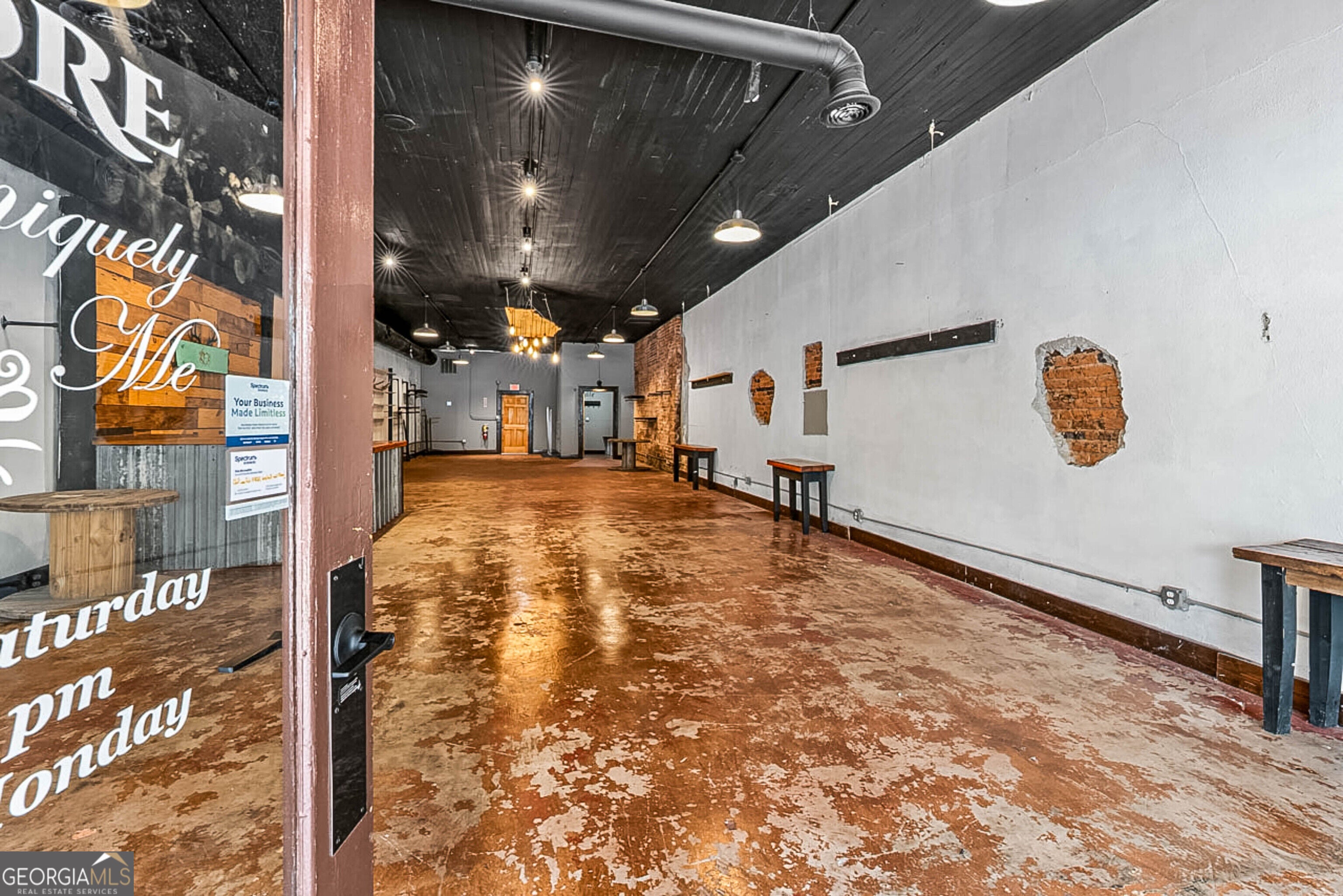 8 E Main ST N