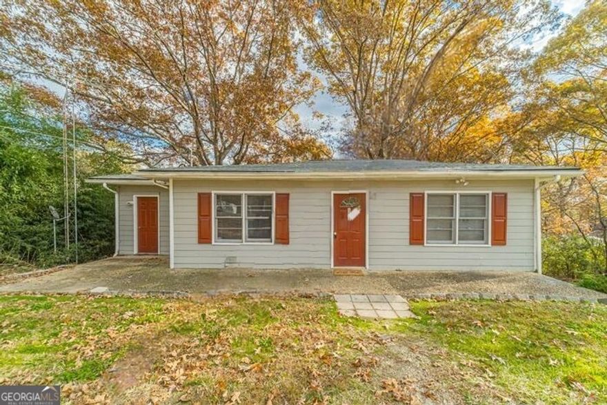 Cozy Hoschton home in a convenient location, 3 Bedroom, 2 Bath ready to move right in !