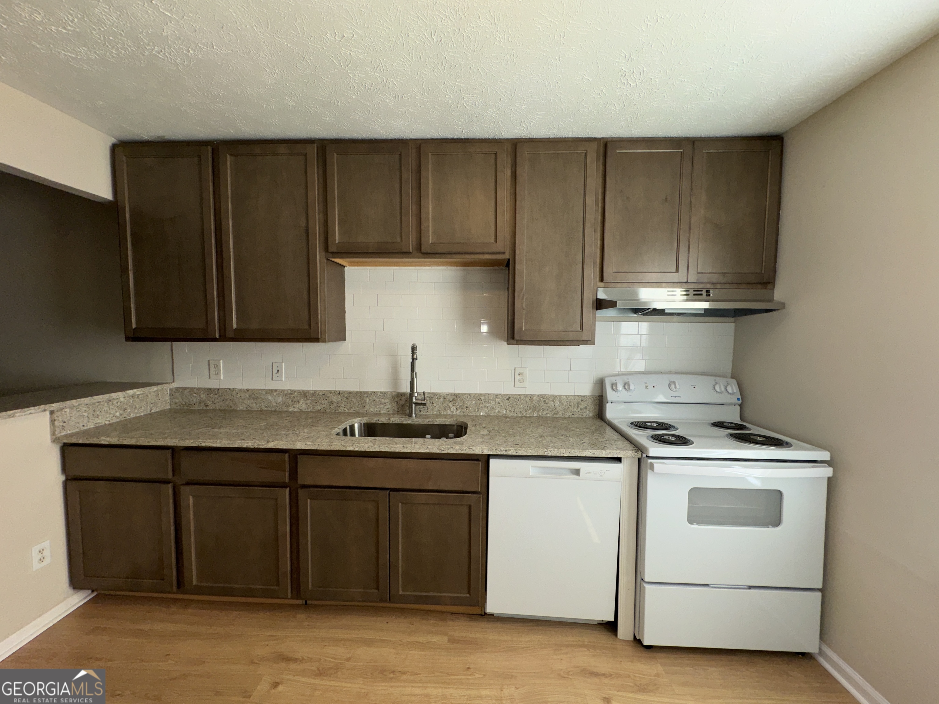 1944 Terri Meyer DR SE