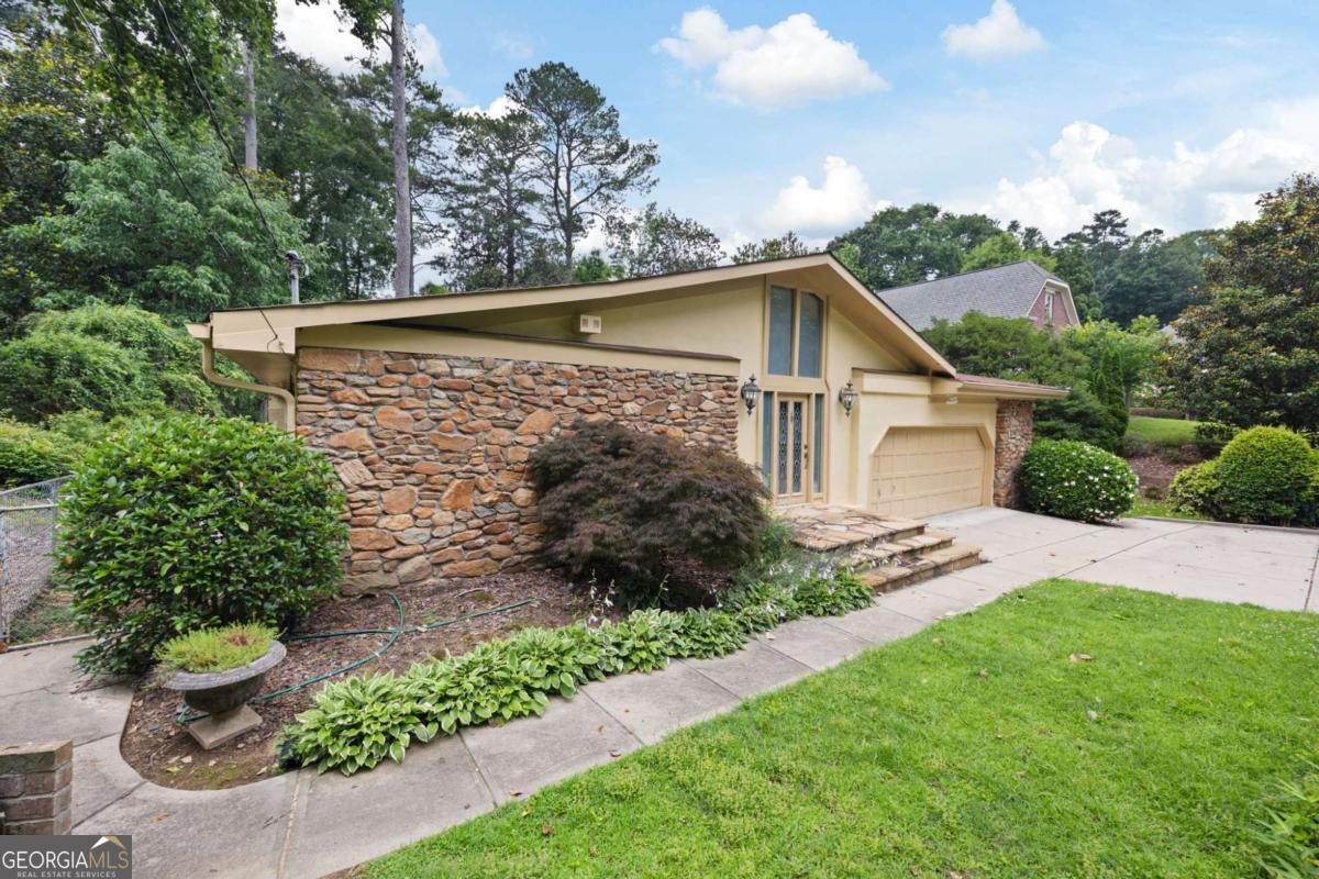 3272 Pinestream RD NW