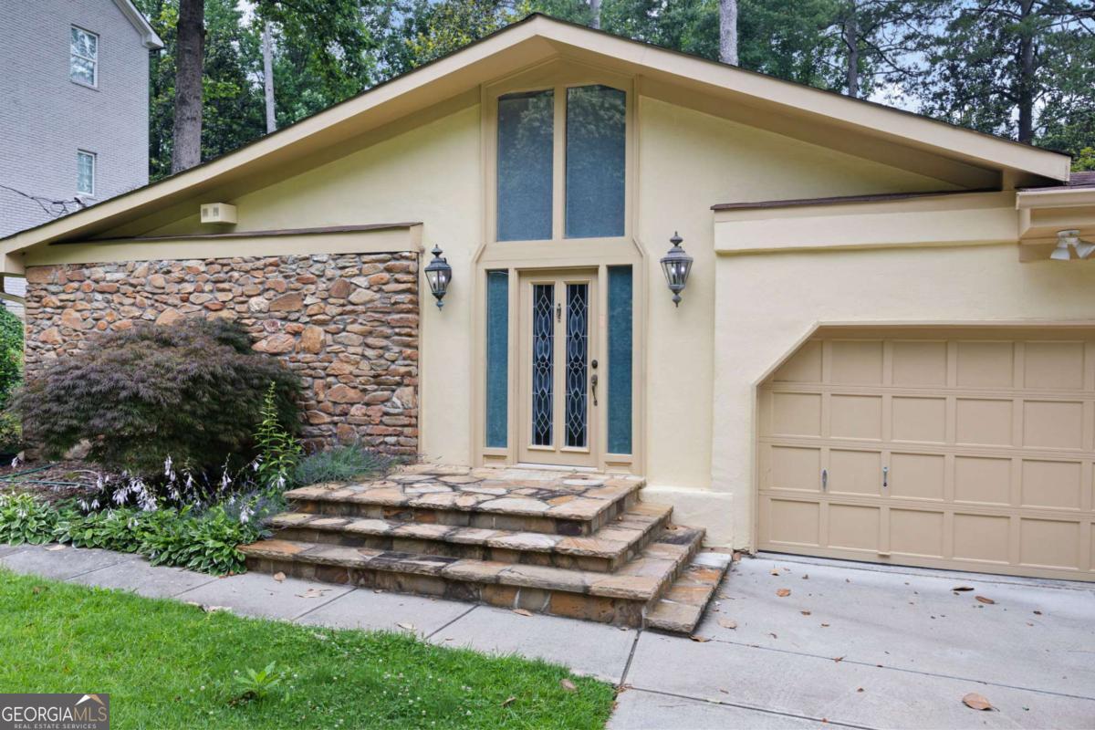 3272 Pinestream RD NW