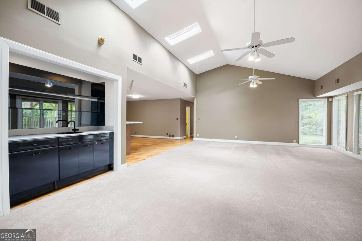 3272 Pinestream RD NW