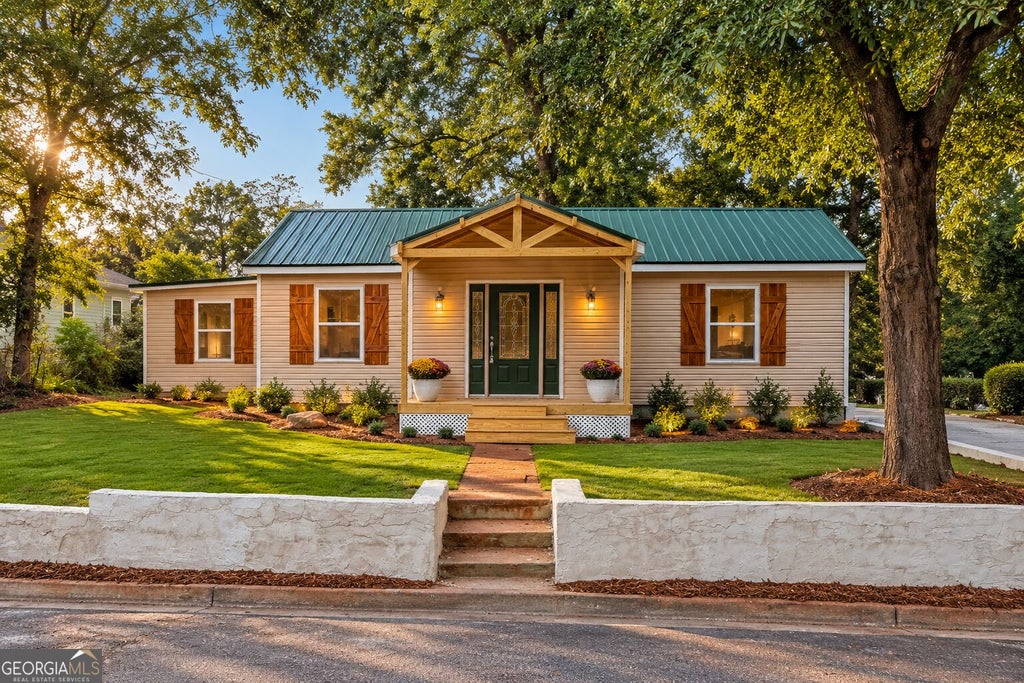 Photo of 133 Bennett Street, Commerce, GA 30529 (MLS # 10866617)
