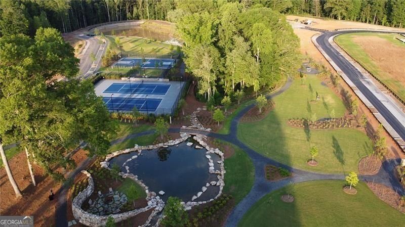 100 Carlyle LN