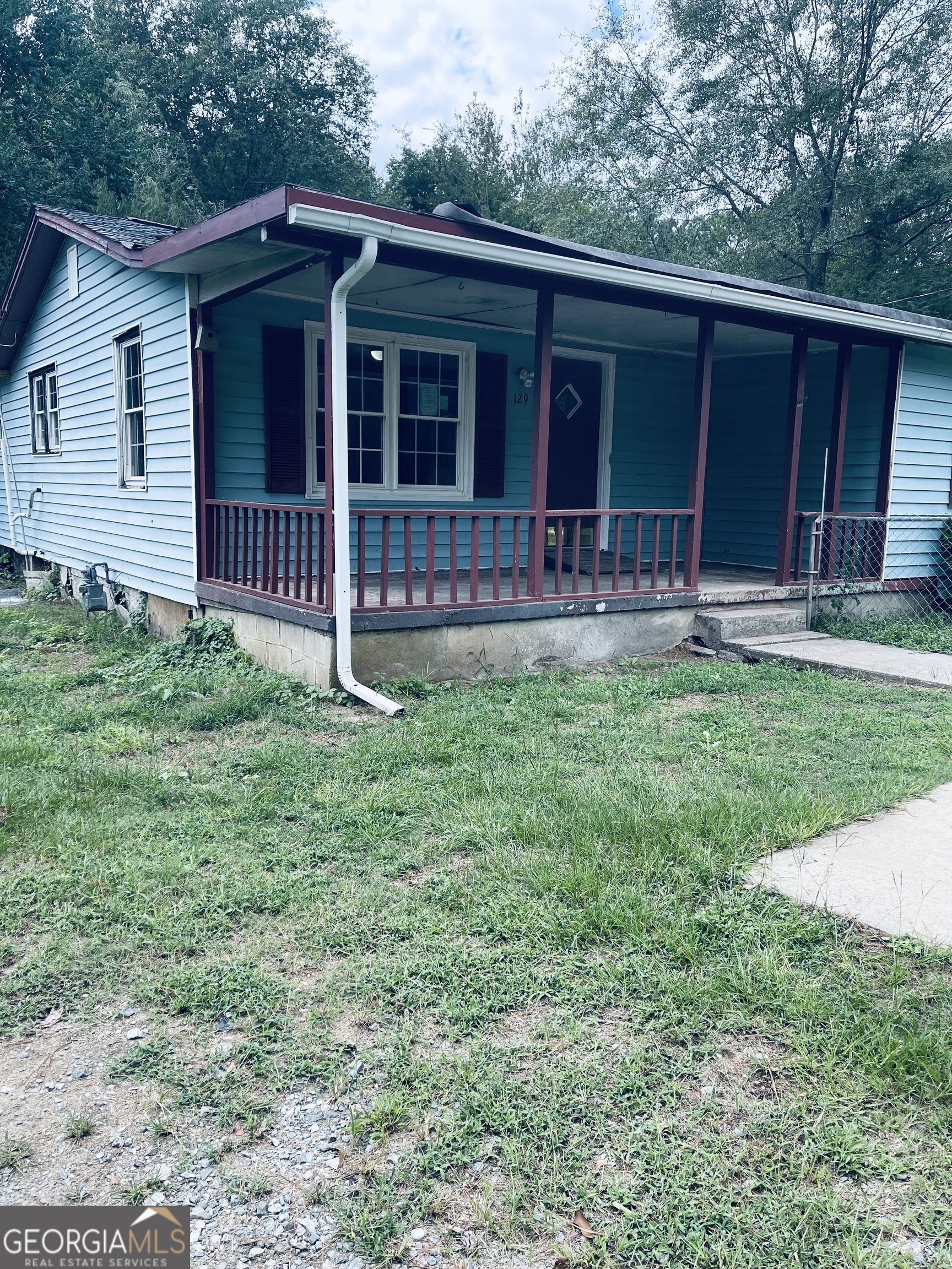 EFFECTIVE YEAR BUILT 1970. IDEAL for savvy investor, this spacious JONES COUNTY single family home, with solid bones, features large open kitchen/dining room area, separate living room, bonus room, good size bedrooms, 2 bathrooms , one of which wheelchair accessible. CURRENTLY RENTED, Tenant paying $1,000 pm (similar to Section8). Recent updates include NEW FLOORING (bedrooms and living room) NEW GUTTERS, lNEW RAILINGS to rear entryway. CURRENTLY OCCUPIED, DO NOT DISTURB.