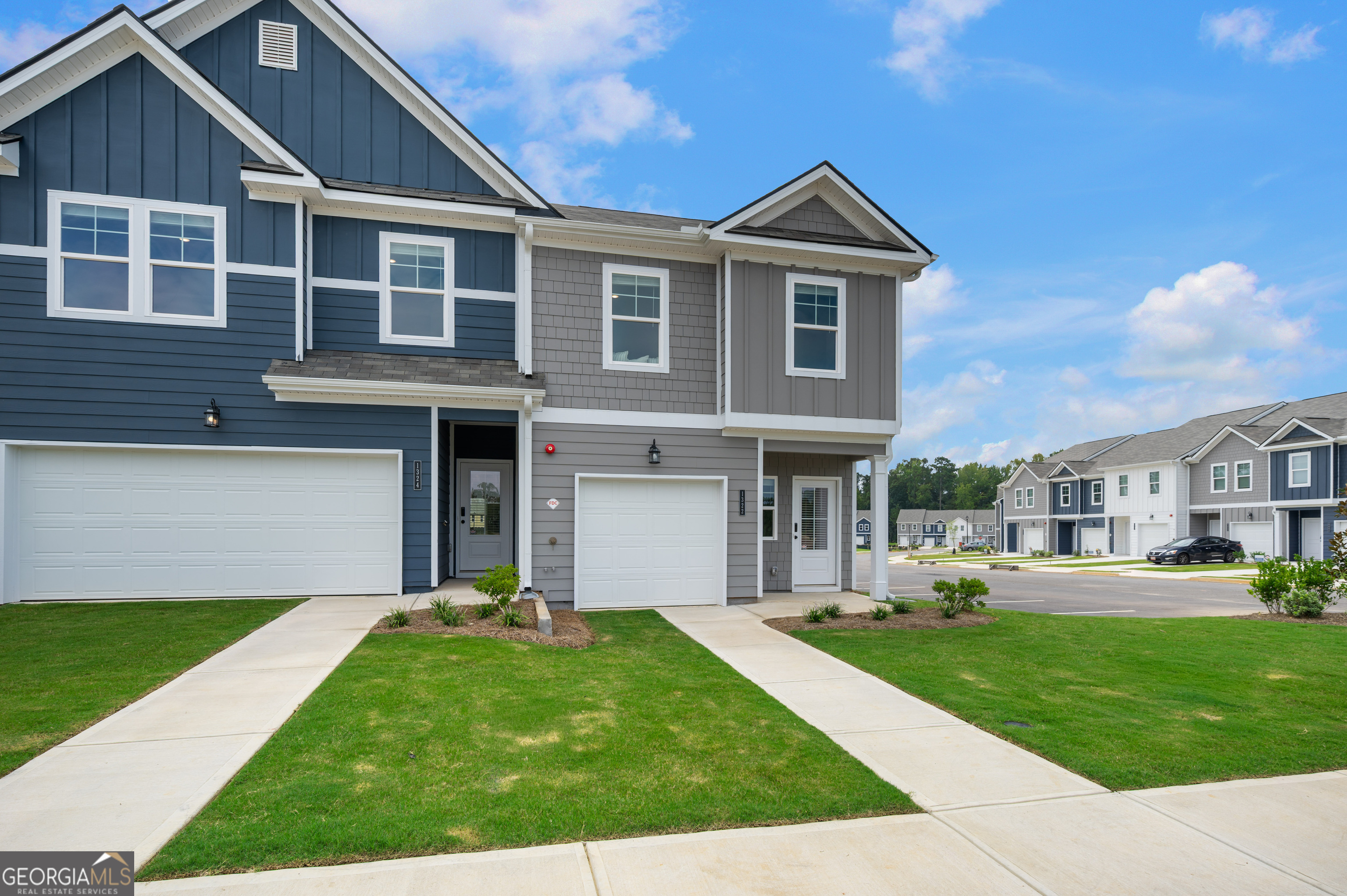 9472 Pinecrest PATH 323