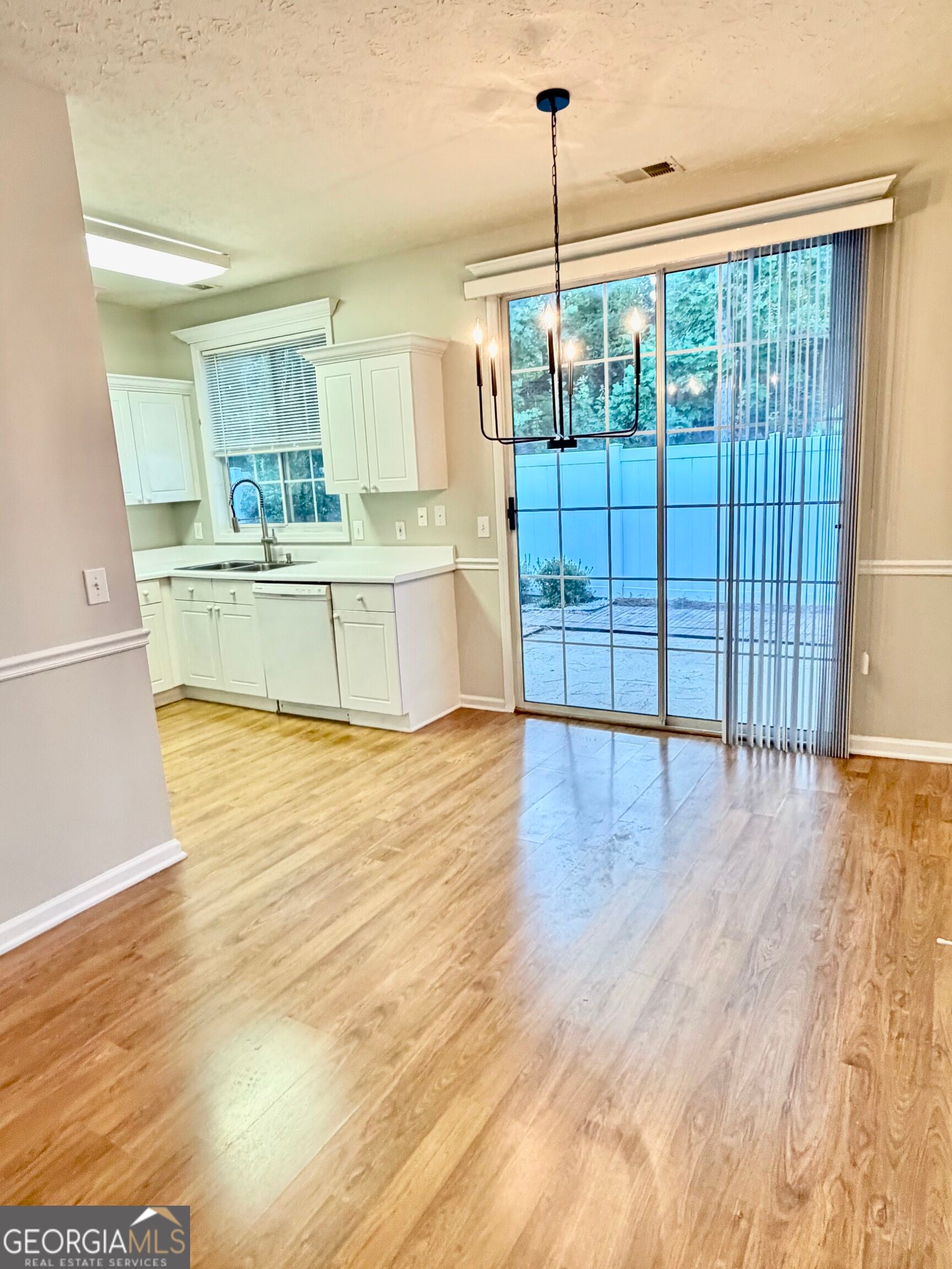 305 WINDCROFT CIR NW