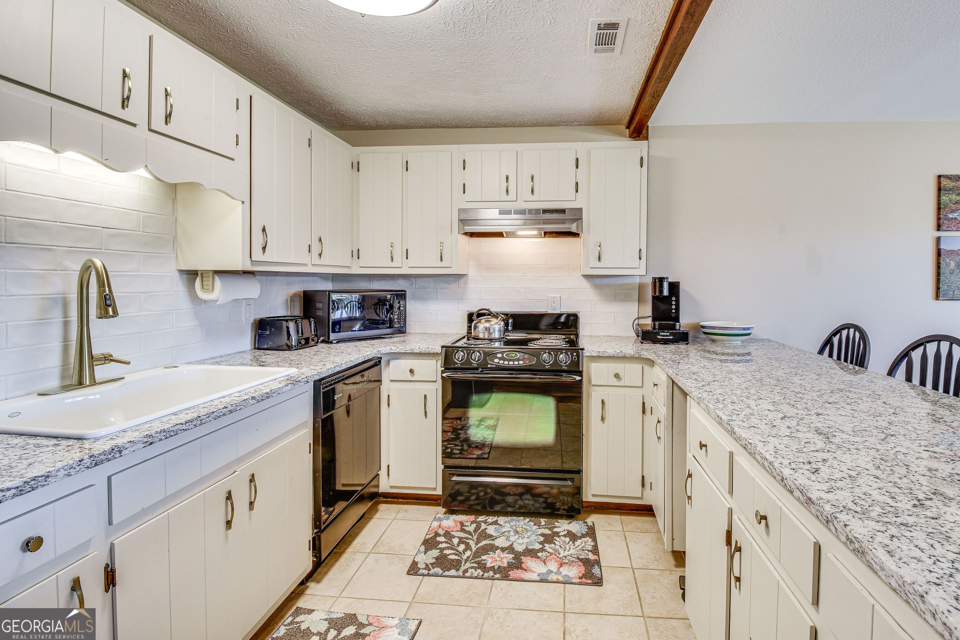 115 Broadmoor LN