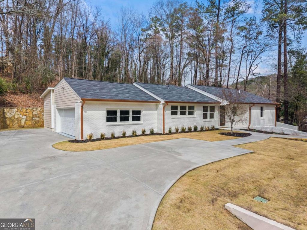 Photo of 670 Riverside Road, Roswell, GA 30075 (MLS # 10700527)