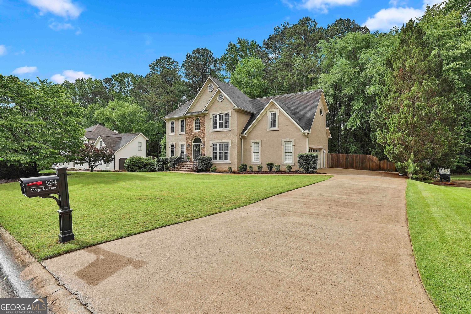 604 Magnolia LN