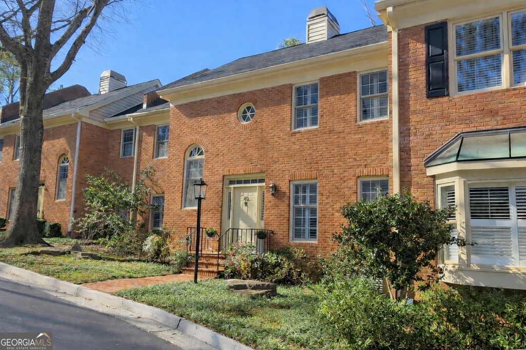 Photo of 40 Ivy Chase NE, Atlanta, GA 30342 (MLS # 10674439)