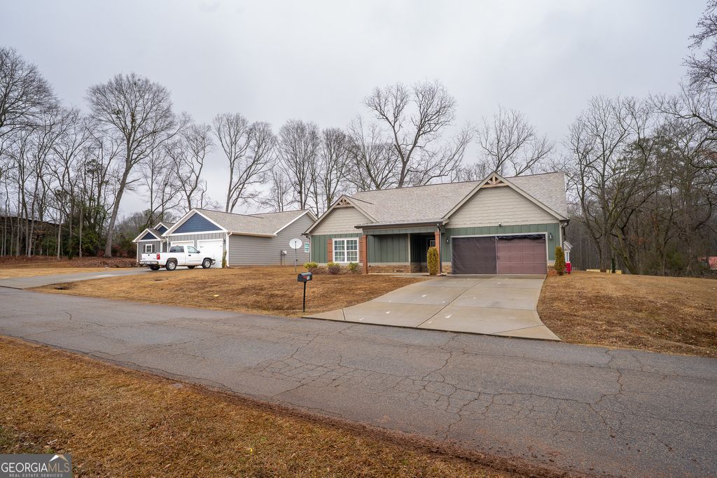 Photo of 72 S Main Street, Maysville, GA 30558 (MLS # 10686190)