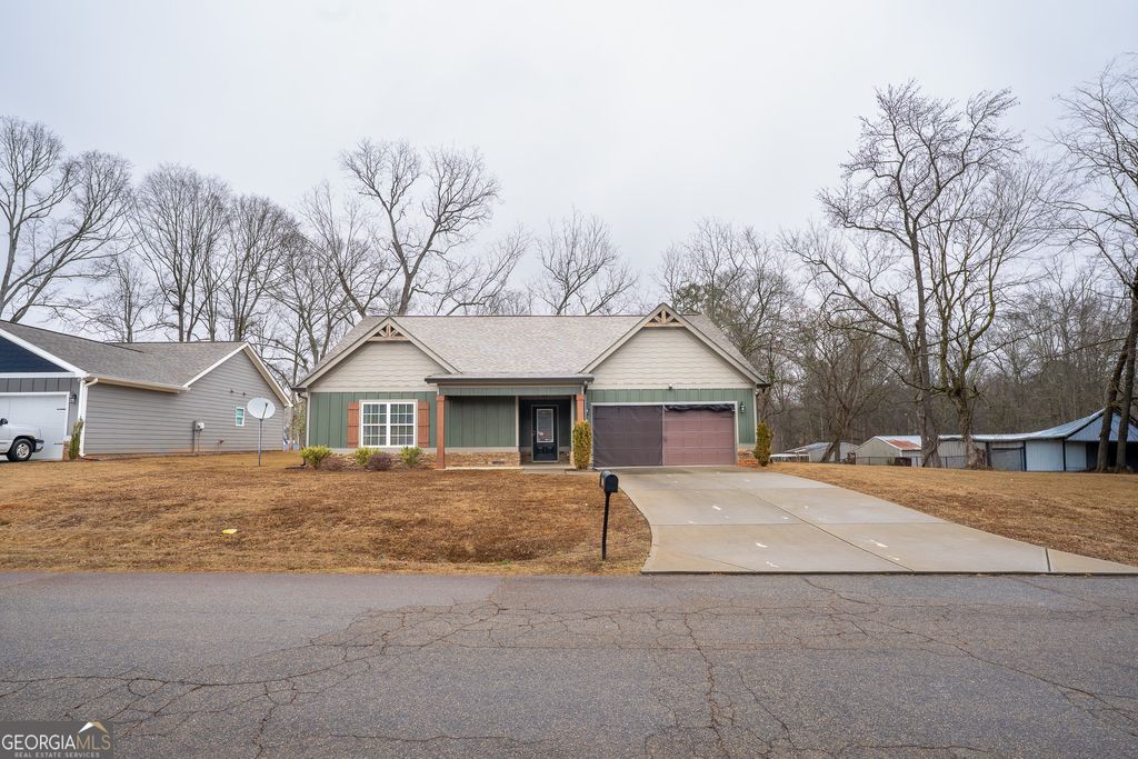 Photo of 72 S Main Street, Maysville, GA 30558 (MLS # 10686190)