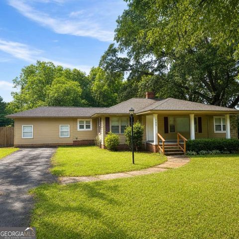 Photo of 111 E Belmont Drive, Calhoun, GA 30701 (MLS # 10774209)