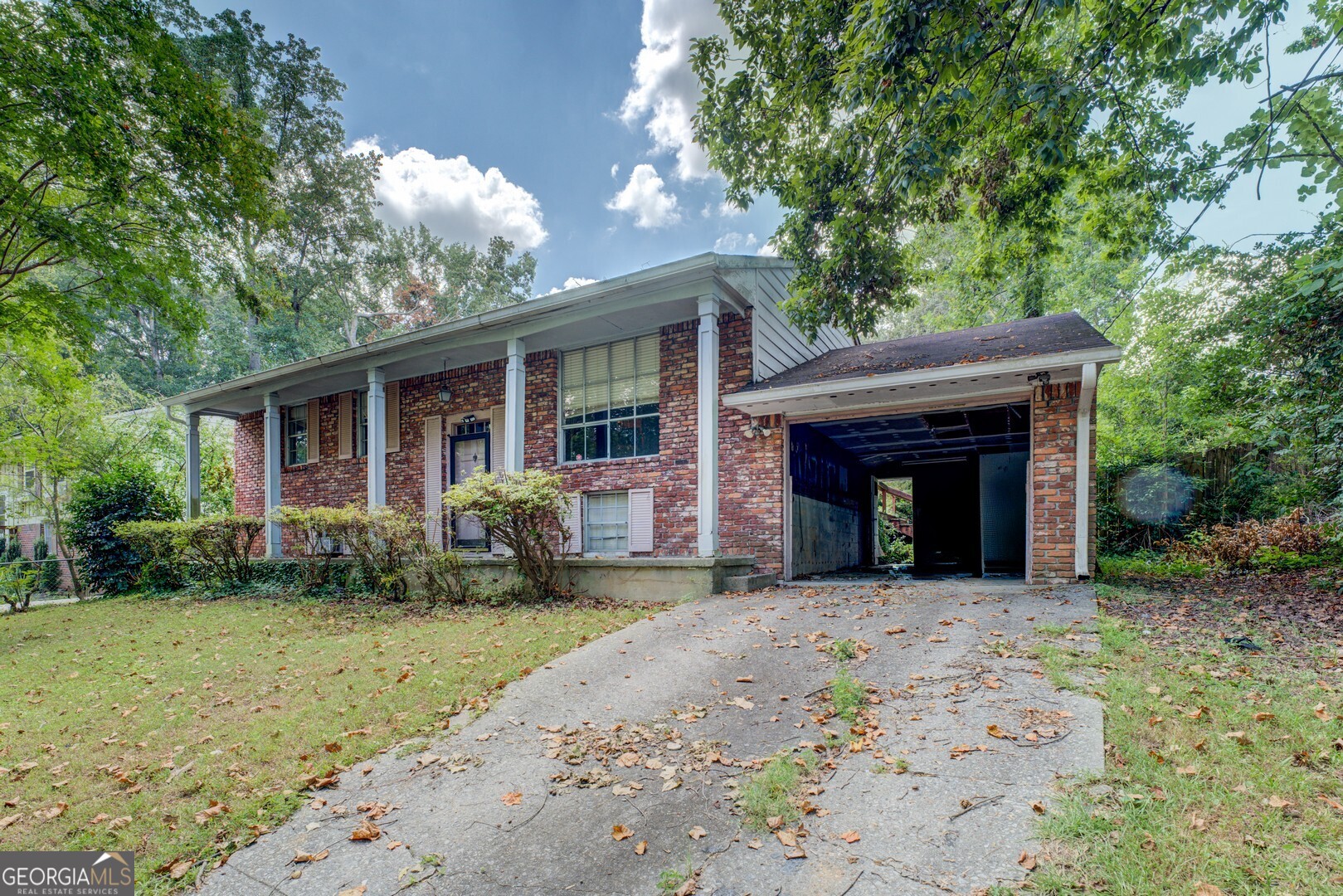 445 Camelot PKWY