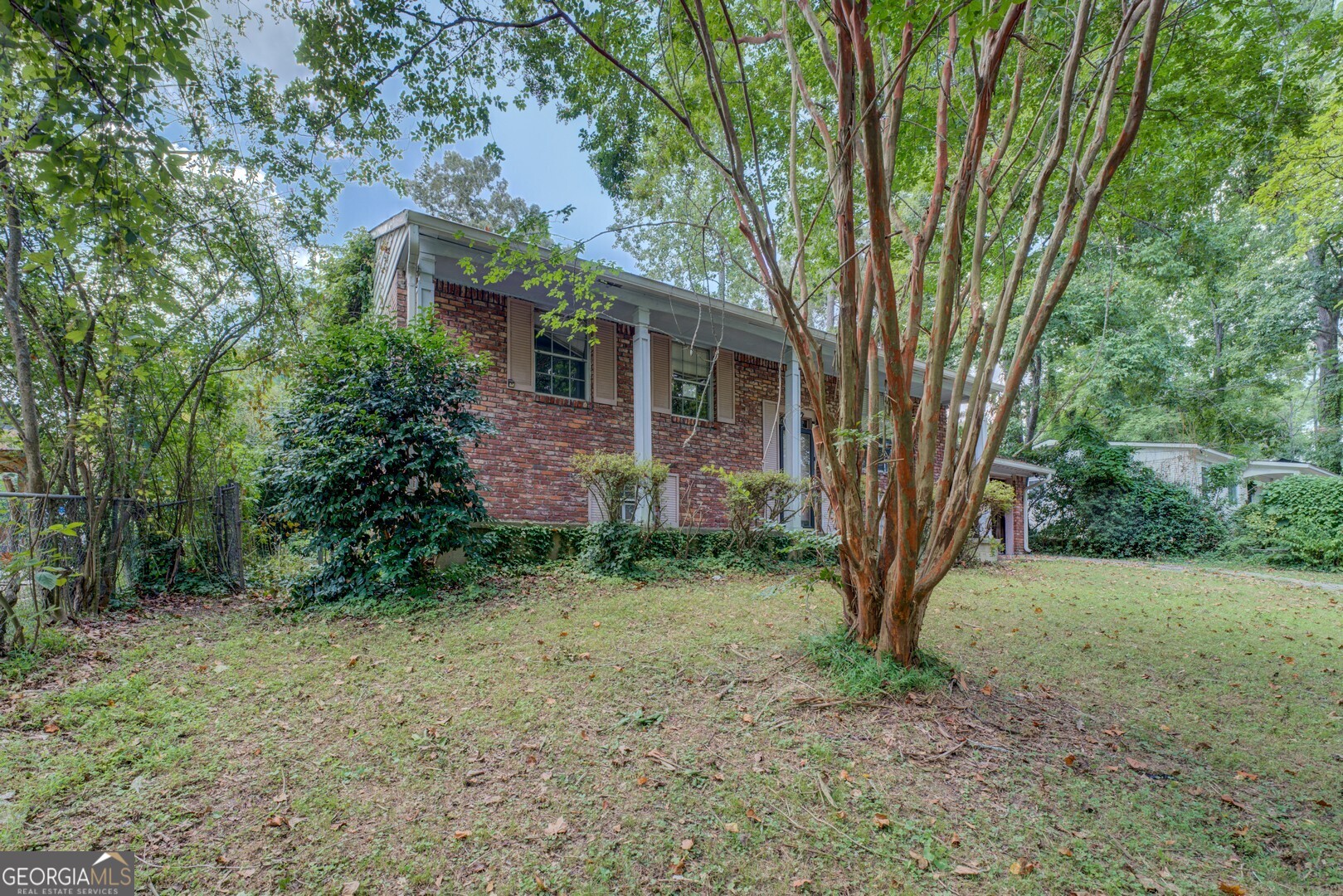 445 Camelot PKWY