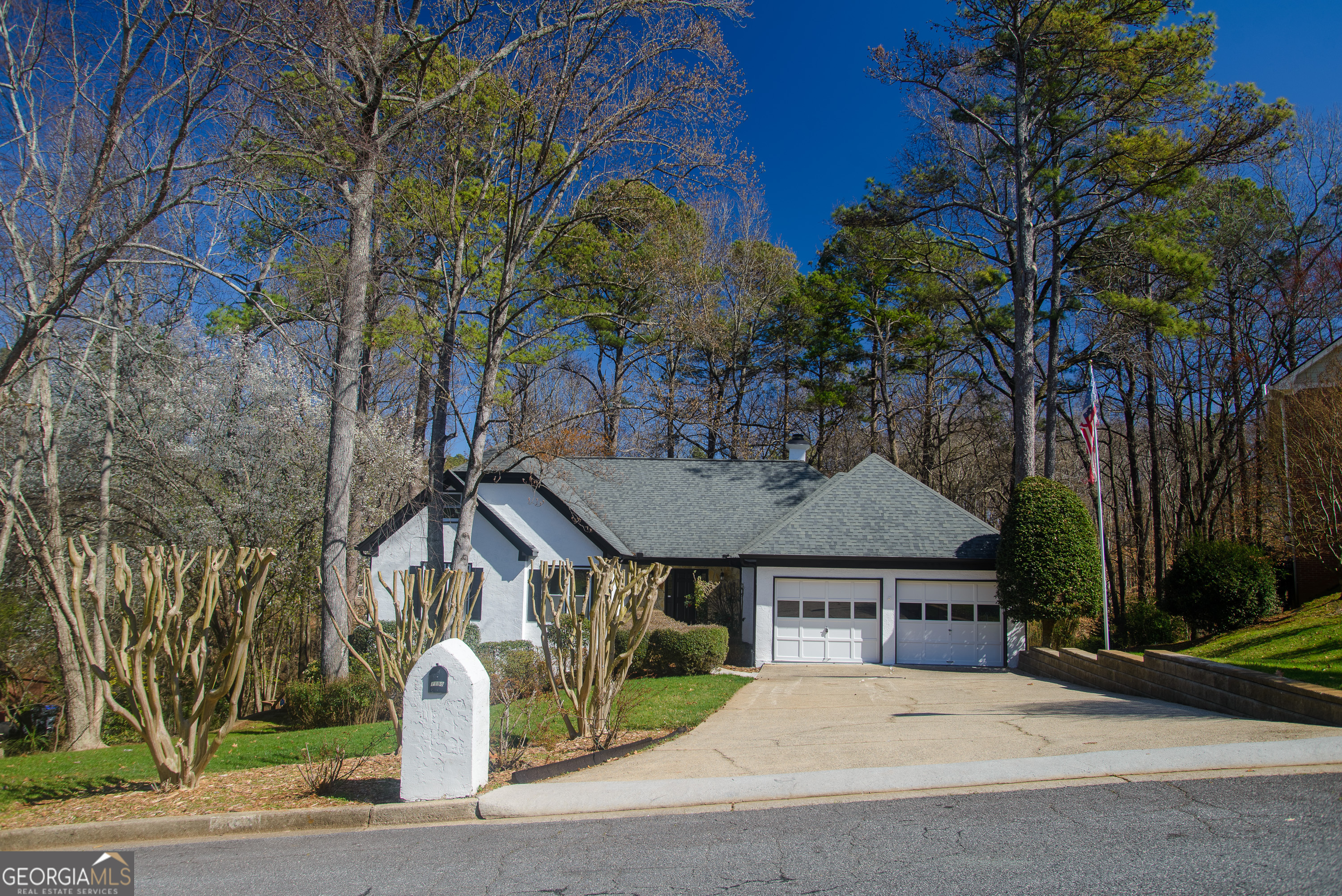 1190 SAINT IVES CT