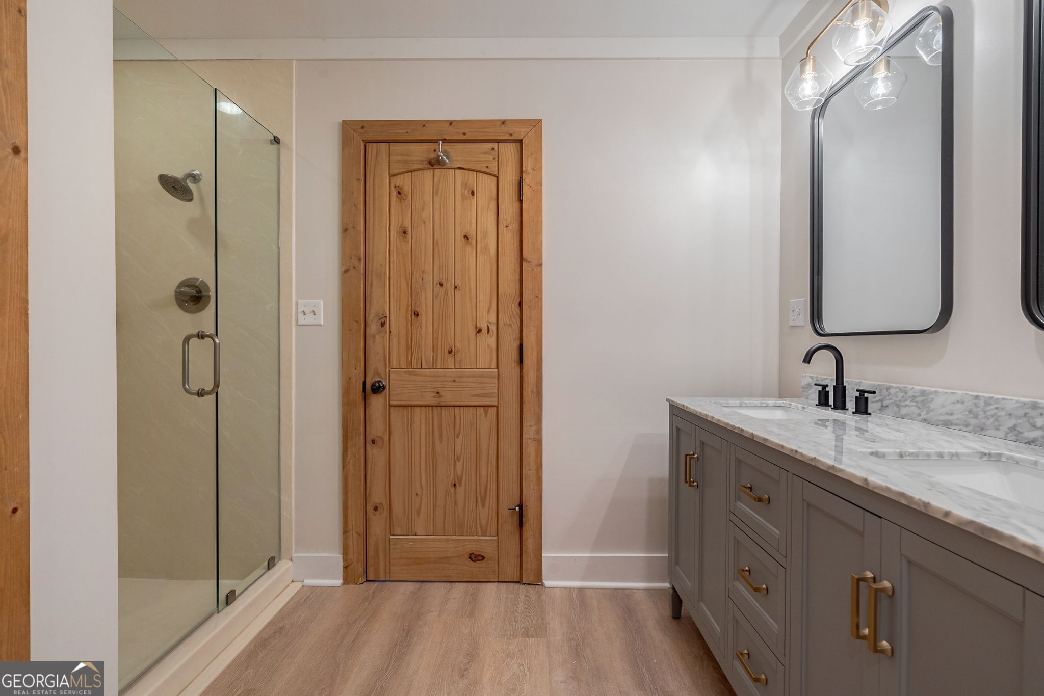 Gainesville, Georgia 30506, United States, 3 Bedrooms Bedrooms, ,3 BathroomsBathrooms,Residential,Pending,137462