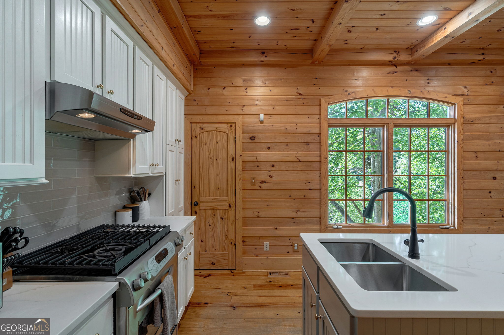 Gainesville, Georgia 30506, United States, 3 Bedrooms Bedrooms, ,3 BathroomsBathrooms,Residential,Pending,137462