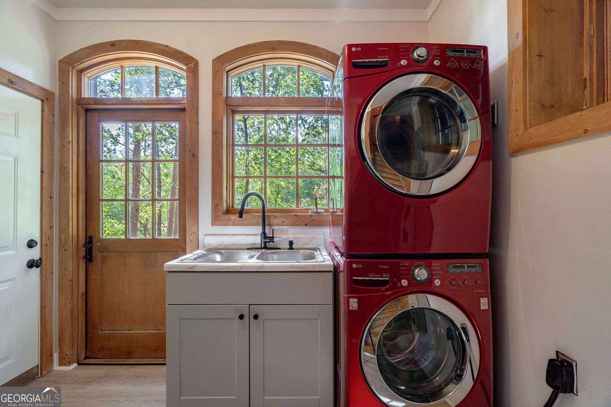 Gainesville, Georgia 30506, United States, 3 Bedrooms Bedrooms, ,3 BathroomsBathrooms,Residential,Pending,137462