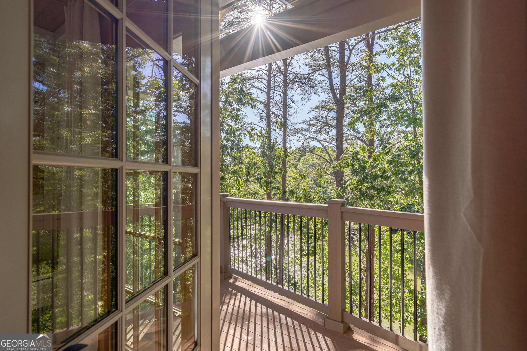 Gainesville, Georgia 30506, United States, 3 Bedrooms Bedrooms, ,3 BathroomsBathrooms,Residential,Pending,137462