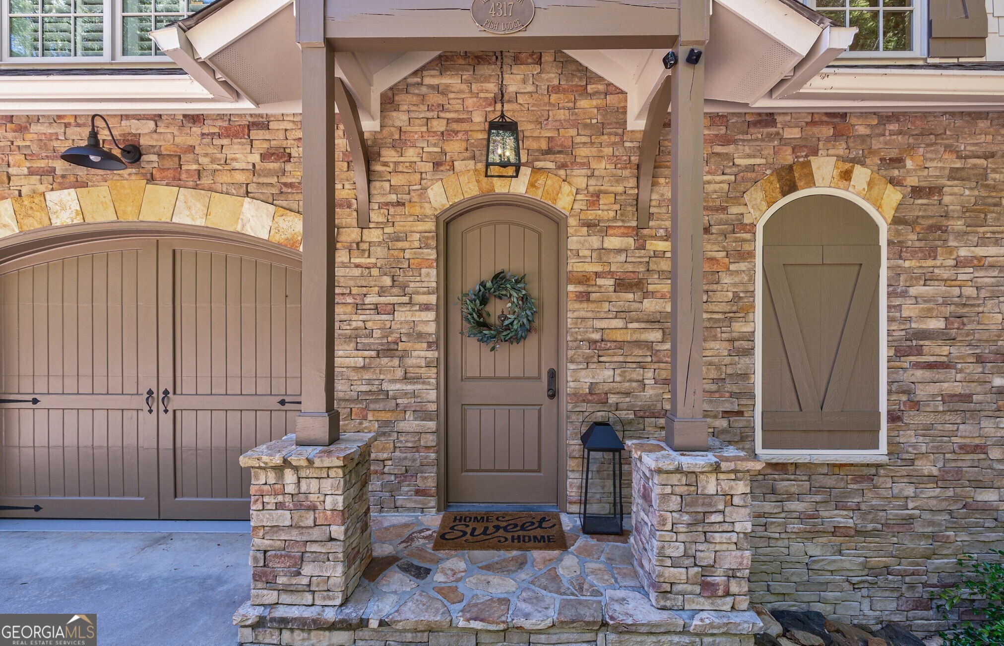 Gainesville, Georgia 30506, United States, 3 Bedrooms Bedrooms, ,3 BathroomsBathrooms,Residential,Pending,137462