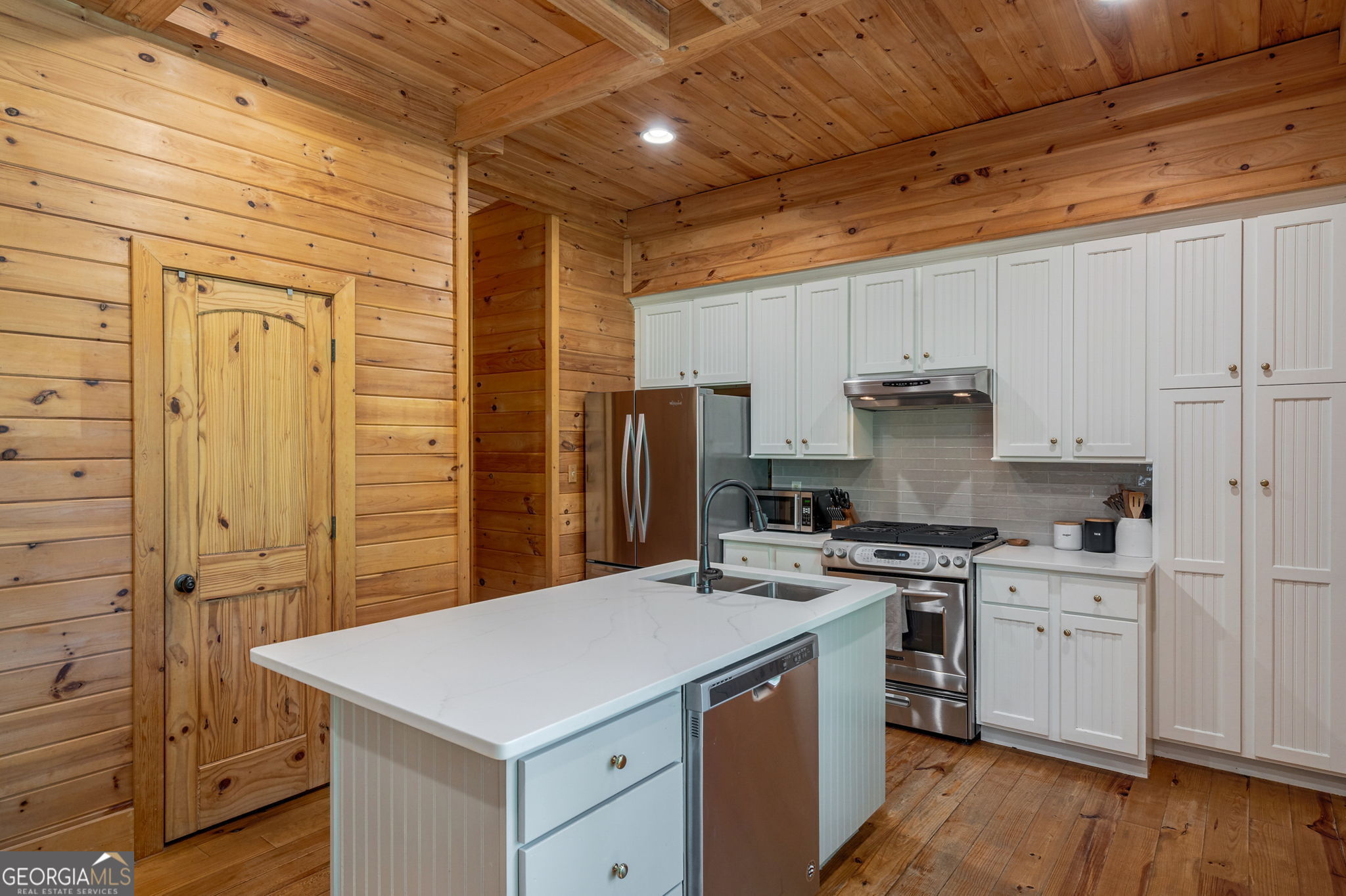 Gainesville, Georgia 30506, United States, 3 Bedrooms Bedrooms, ,3 BathroomsBathrooms,Residential,Pending,137462