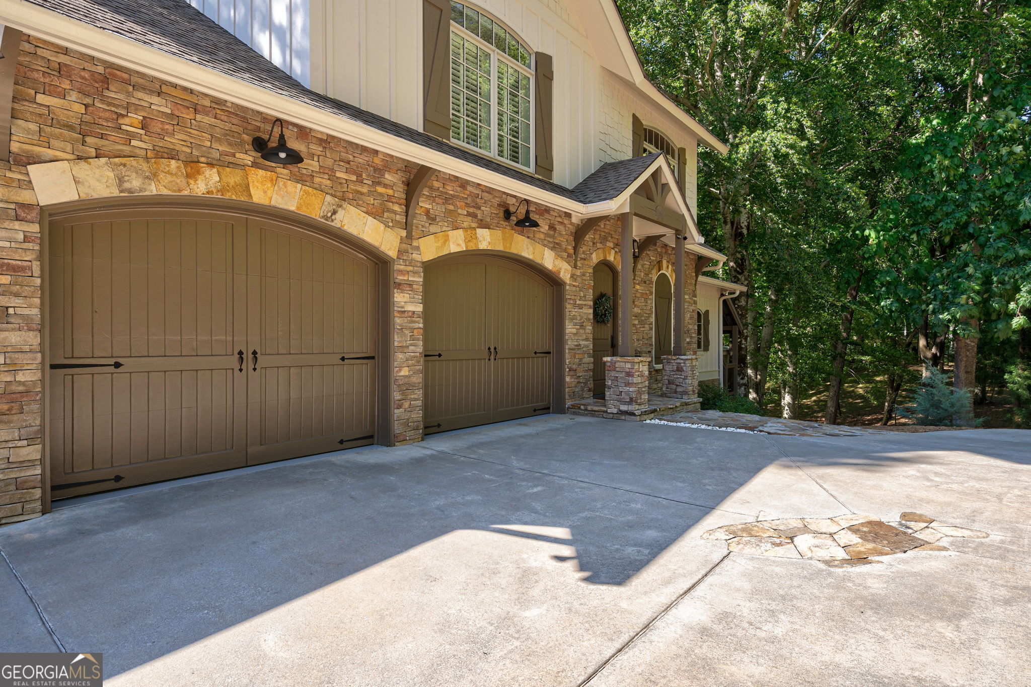 Gainesville, Georgia 30506, United States, 3 Bedrooms Bedrooms, ,3 BathroomsBathrooms,Residential,Pending,137462