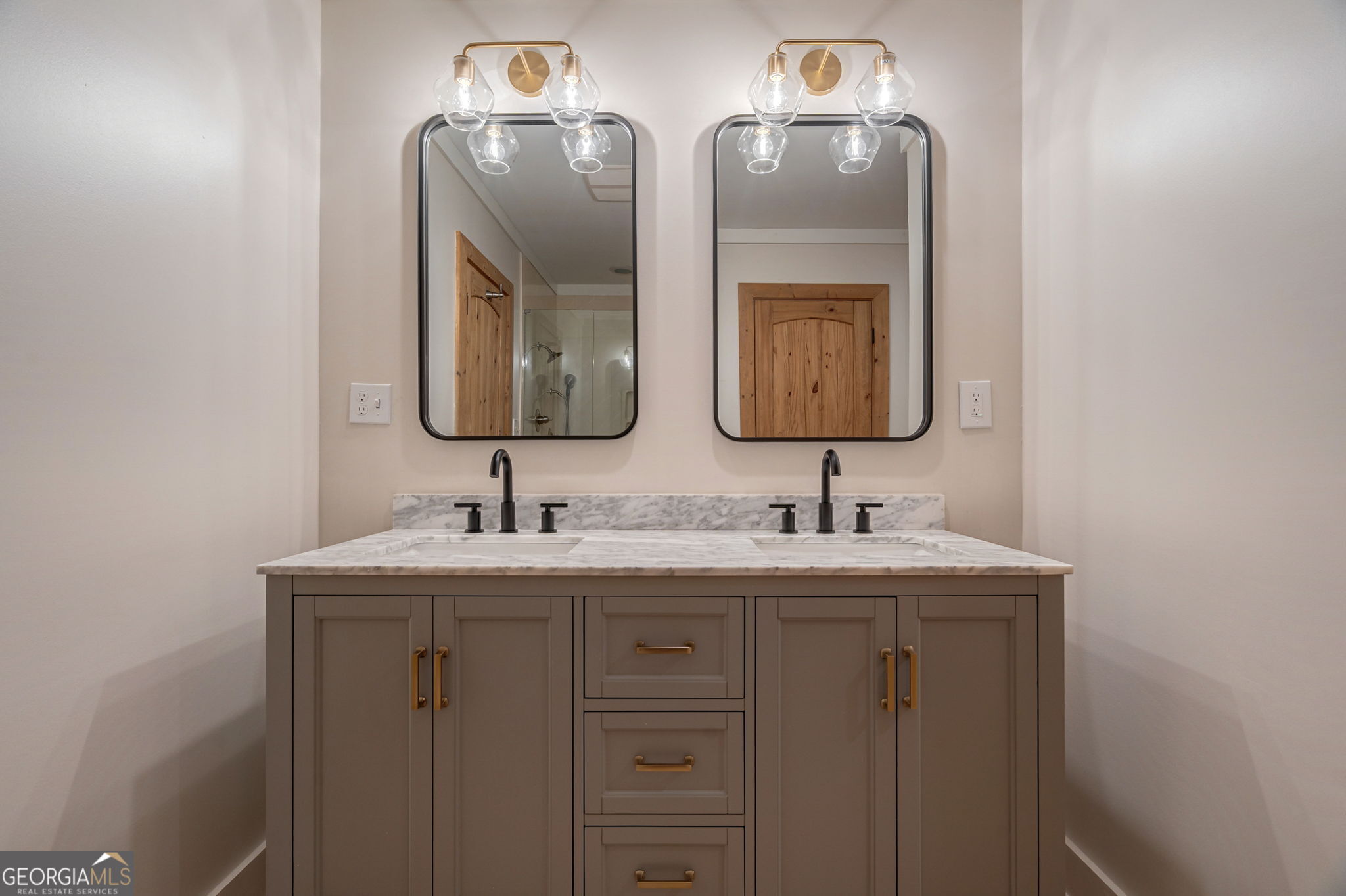 Gainesville, Georgia 30506, United States, 3 Bedrooms Bedrooms, ,3 BathroomsBathrooms,Residential,Pending,137462