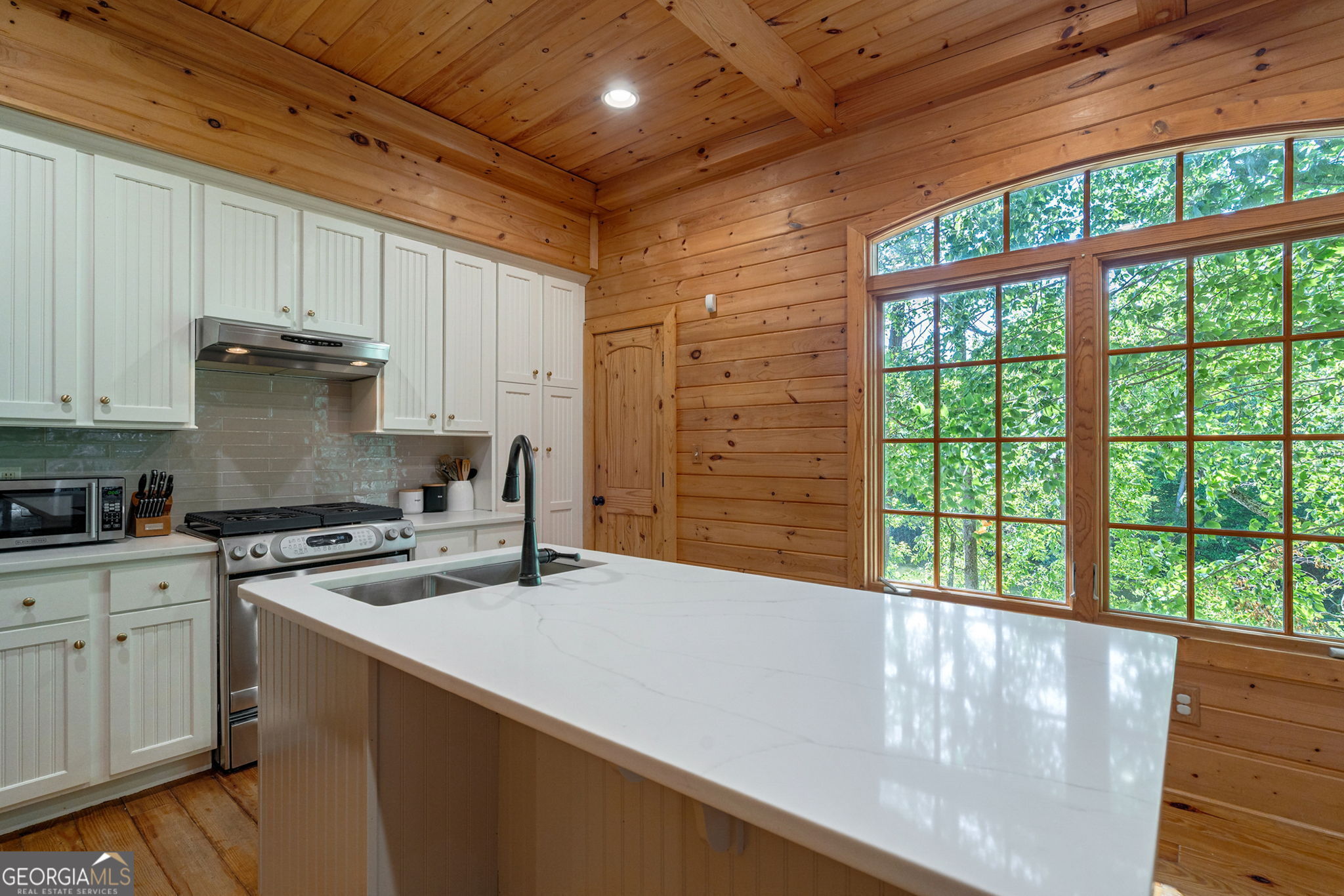 Gainesville, Georgia 30506, United States, 3 Bedrooms Bedrooms, ,3 BathroomsBathrooms,Residential,Pending,137462