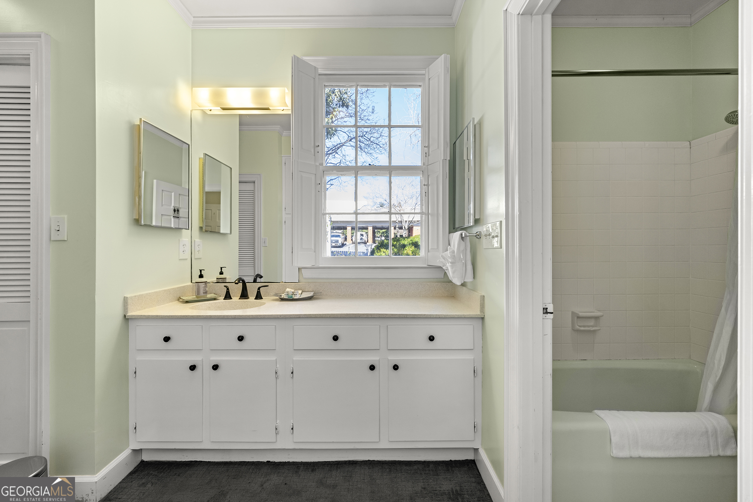 Griffin, Georgia 30224, United States, ,Commercial,Active,5042