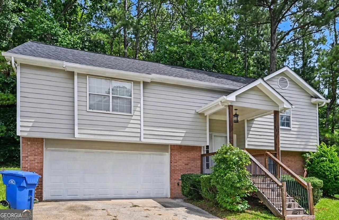 2102 Sandtree Court SW