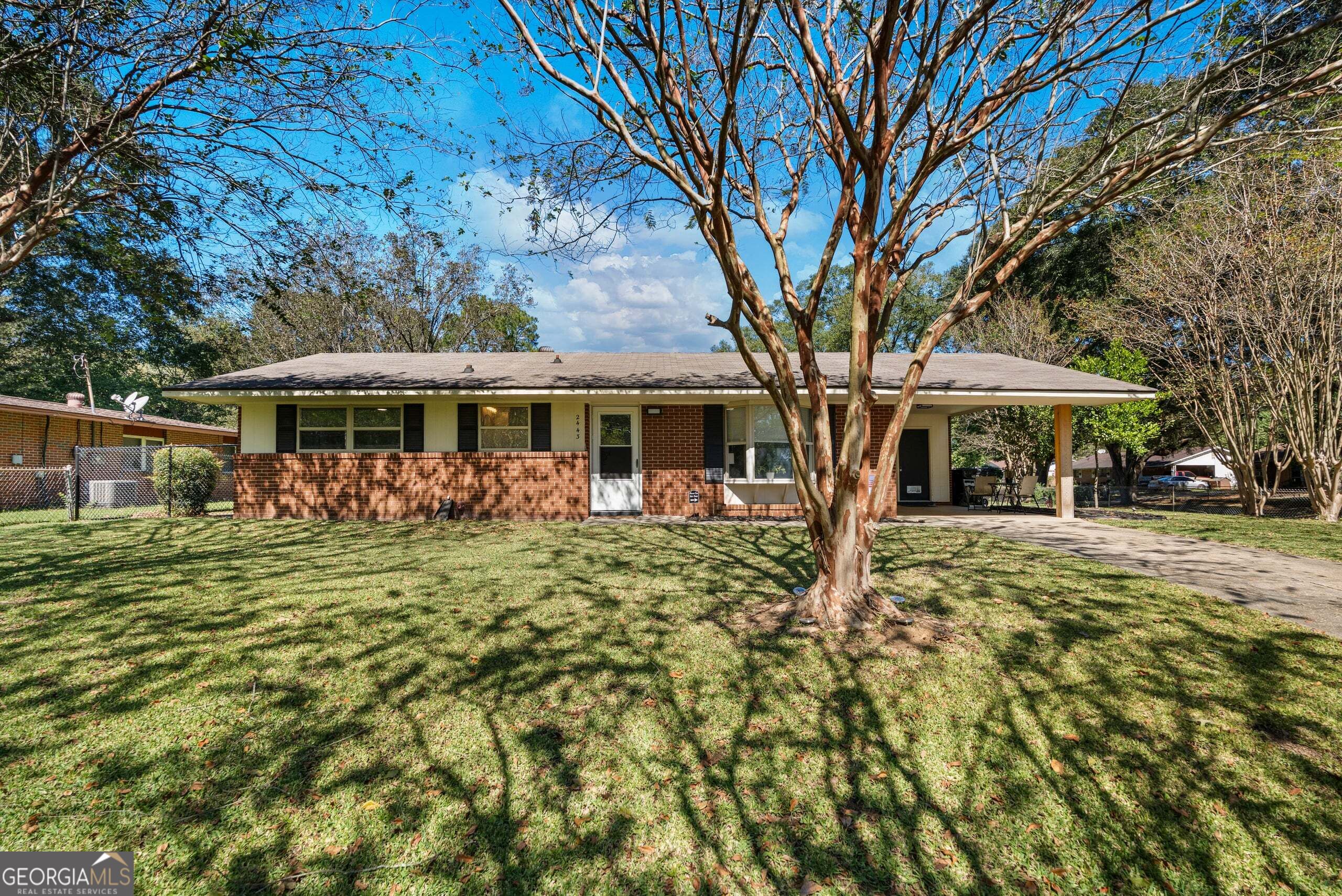 2443 Broadmoor DR