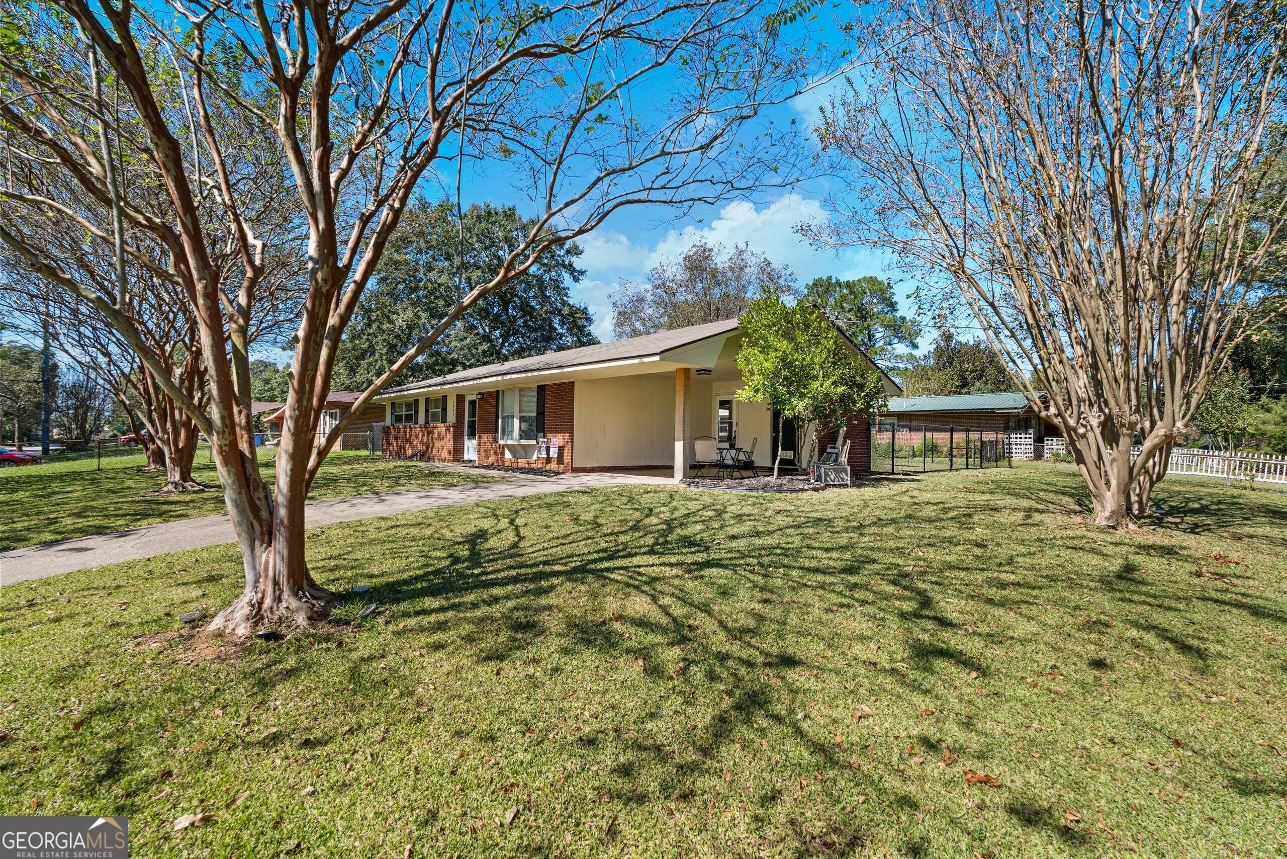 2443 Broadmoor DR