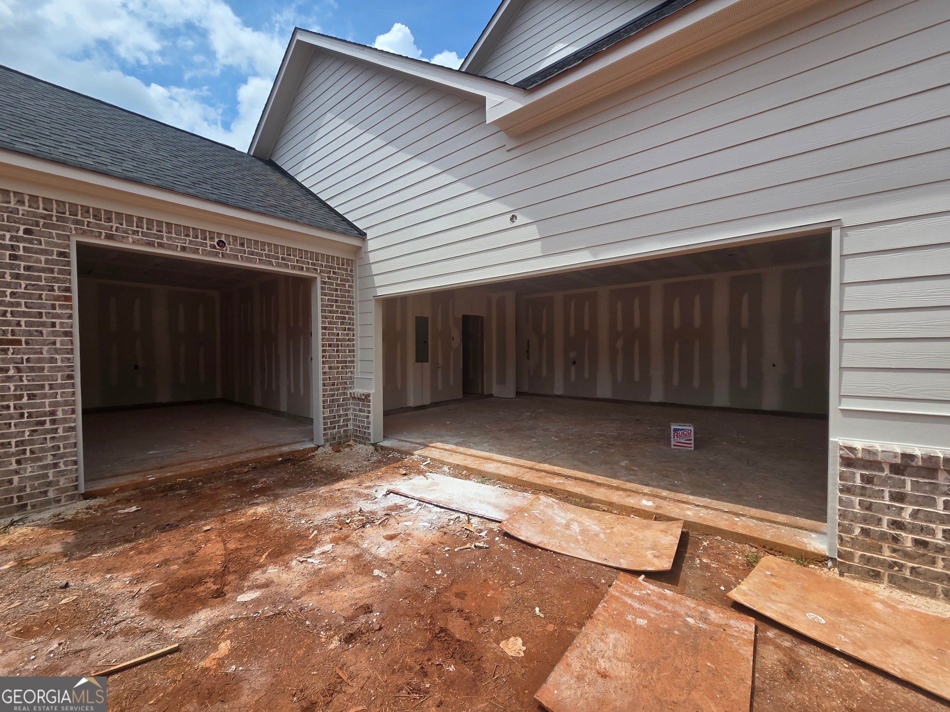 313 Meadows DR
