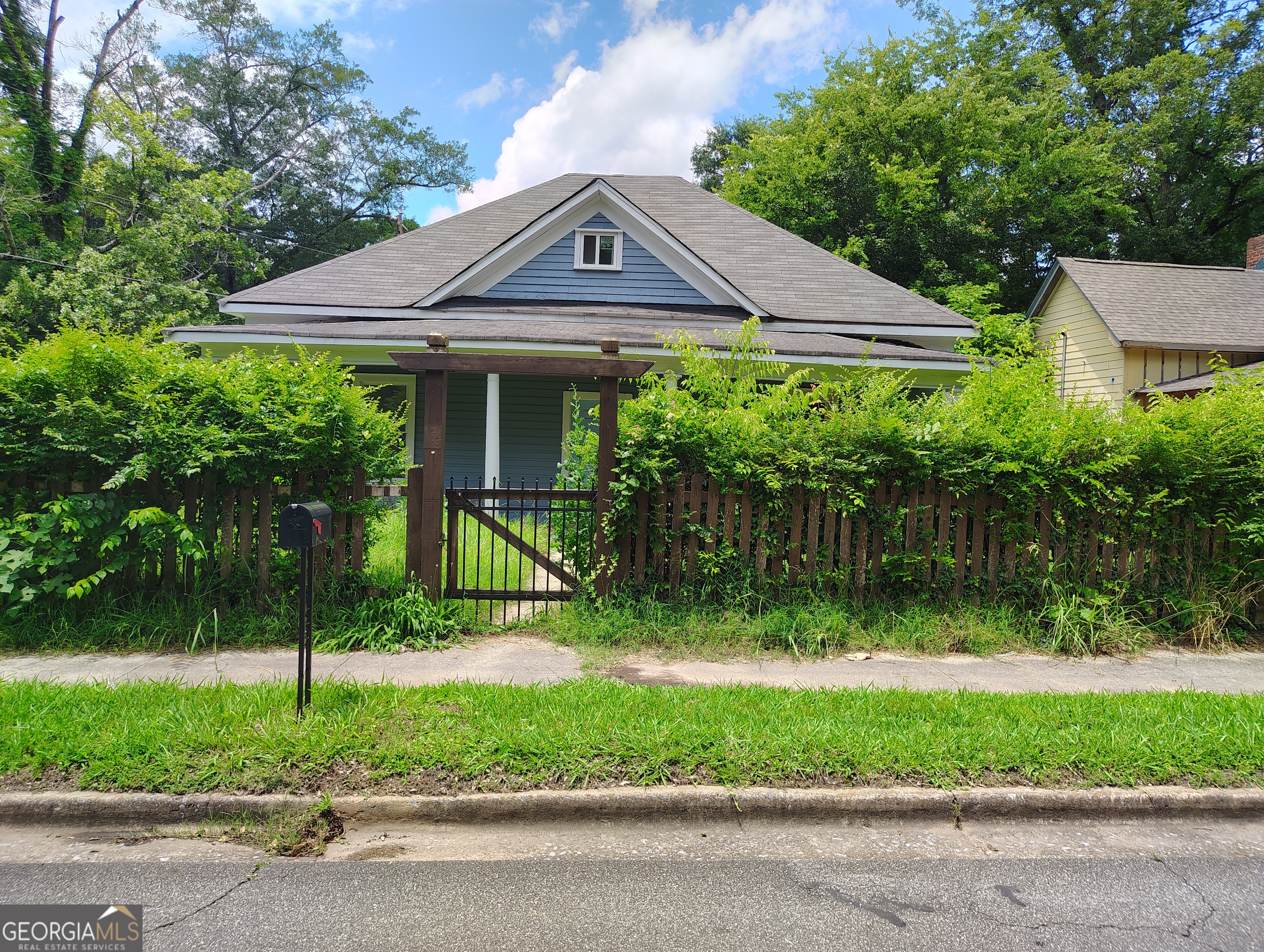 Charming 3-bedroom, 2-bathroom home in the heart of Rome! This cozy 1329 sqft home boasts an open floor plan with spacious living areas, perfect for gatherings. The kitchen features ample storage and counter space, while the bedrooms offer comfort and privacy. Enjoy the peaceful neighborhood from the large, inviting yard. Conveniently located near schools, shopping, and dining. Property sold AS-IS.