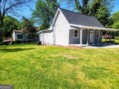 A home in Toccoa