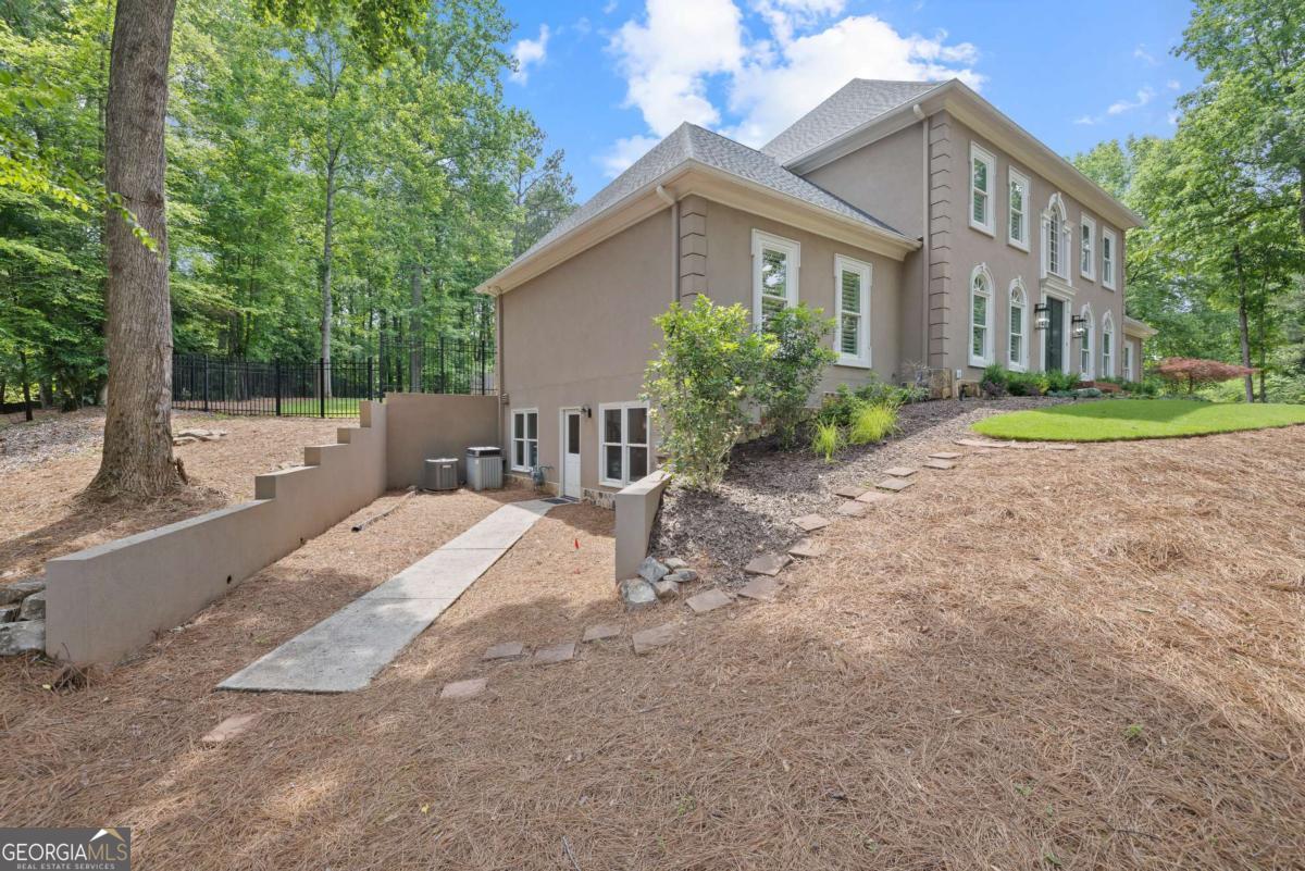 9950 Farmbrook LN