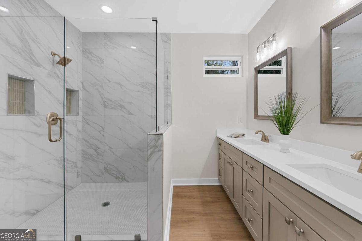 2911 Pine Valley CIR