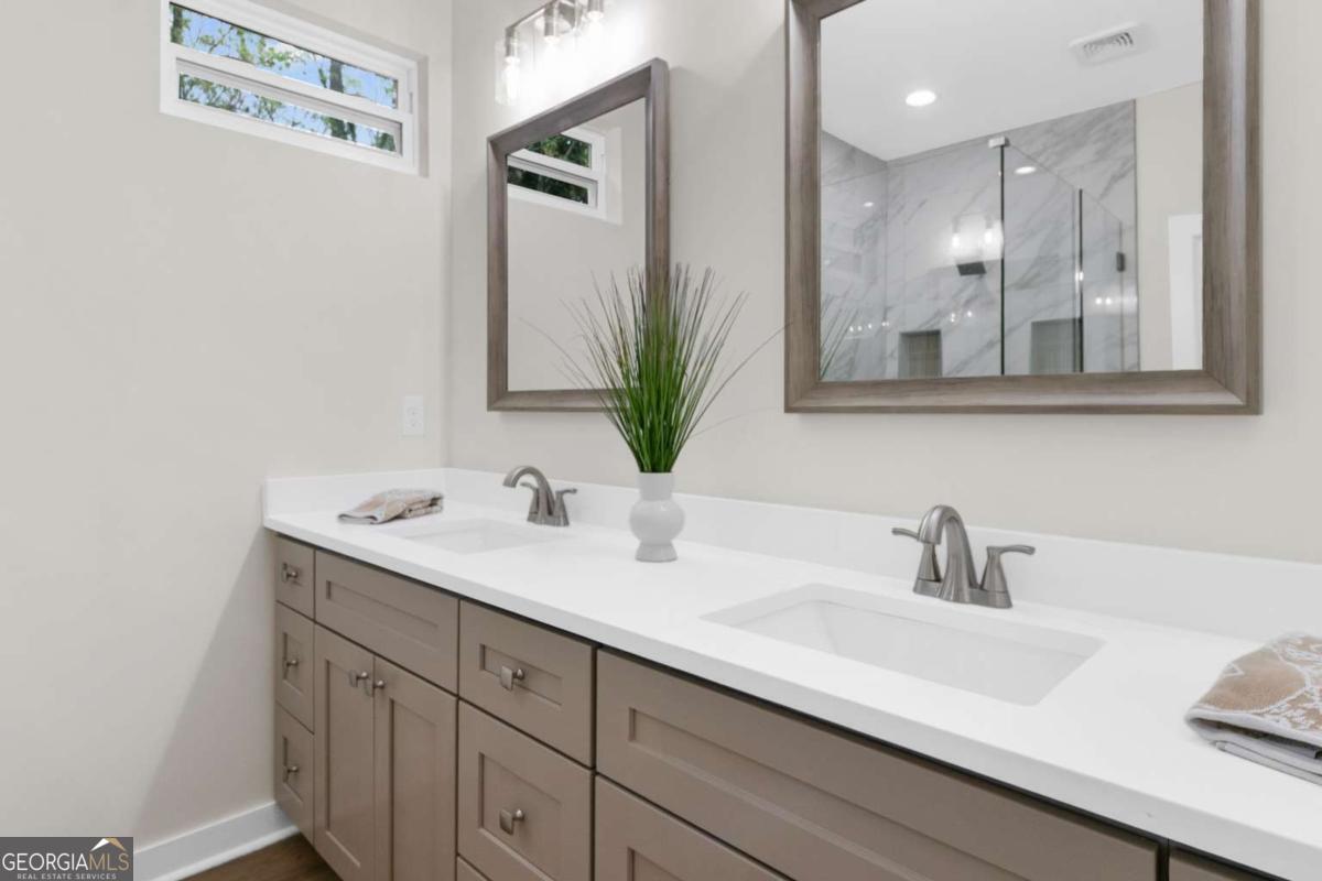 2911 Pine Valley CIR