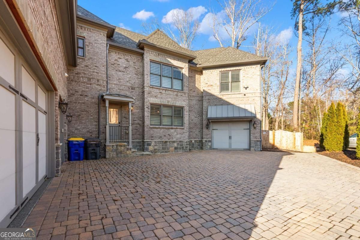 925 Sunny Meadows LN