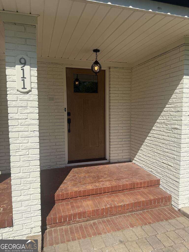 911 W Roanoke Drive EXT