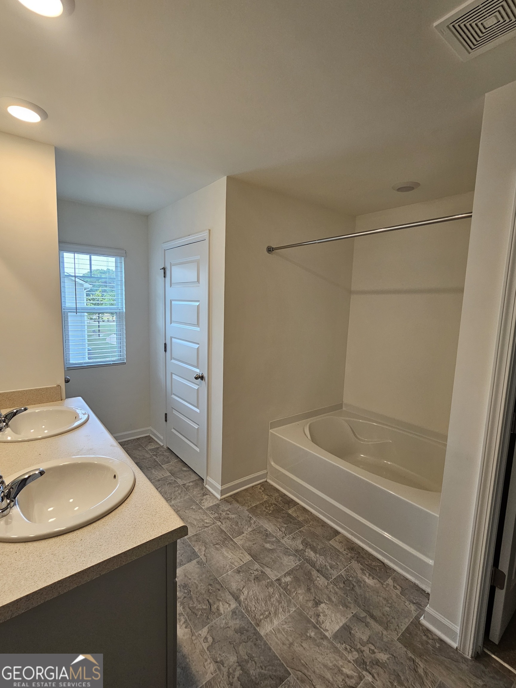 McDonough, Georgia 30253, United States, 3 Bedrooms Bedrooms, ,3 BathroomsBathrooms,Residential,Active,137074