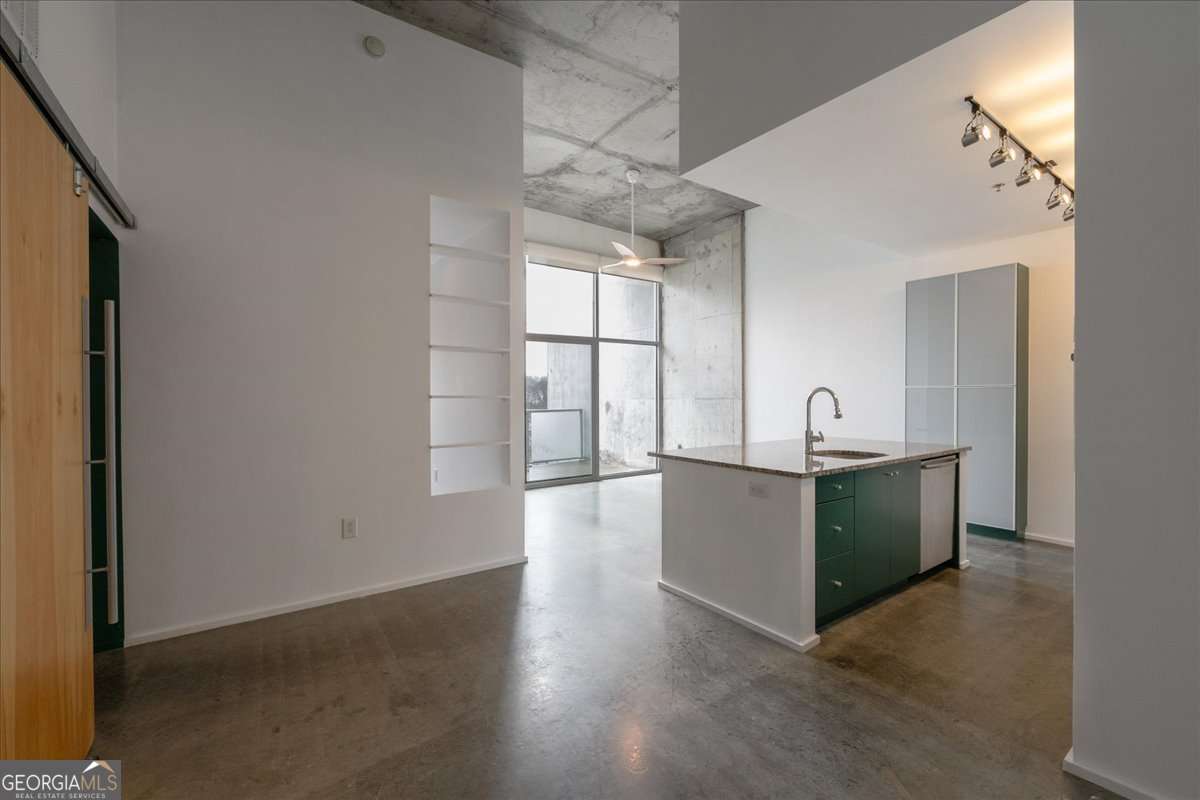 130 Arizona AVE NE 415