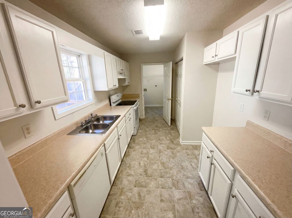 Photo of 350 Lambert Overlook Circle, Carrollton, GA 30117 (MLS # 10688697)